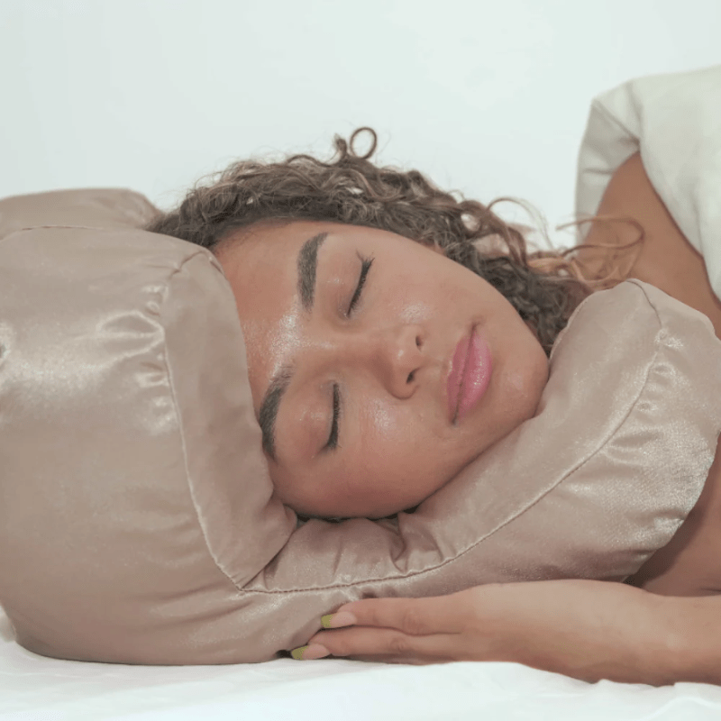 Travesseiro de Seda SilkDream™ – Pele lisa e jovem ao acordar em Bege Areia da categoria SilkDream P1 na ShopBran